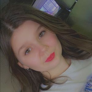 Meet your Posher, Nora